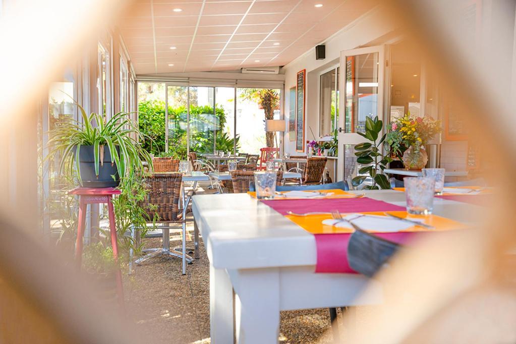 Logis Hotel- Hotel Restaurant Le Rialto Le Sequestre Buitenkant foto