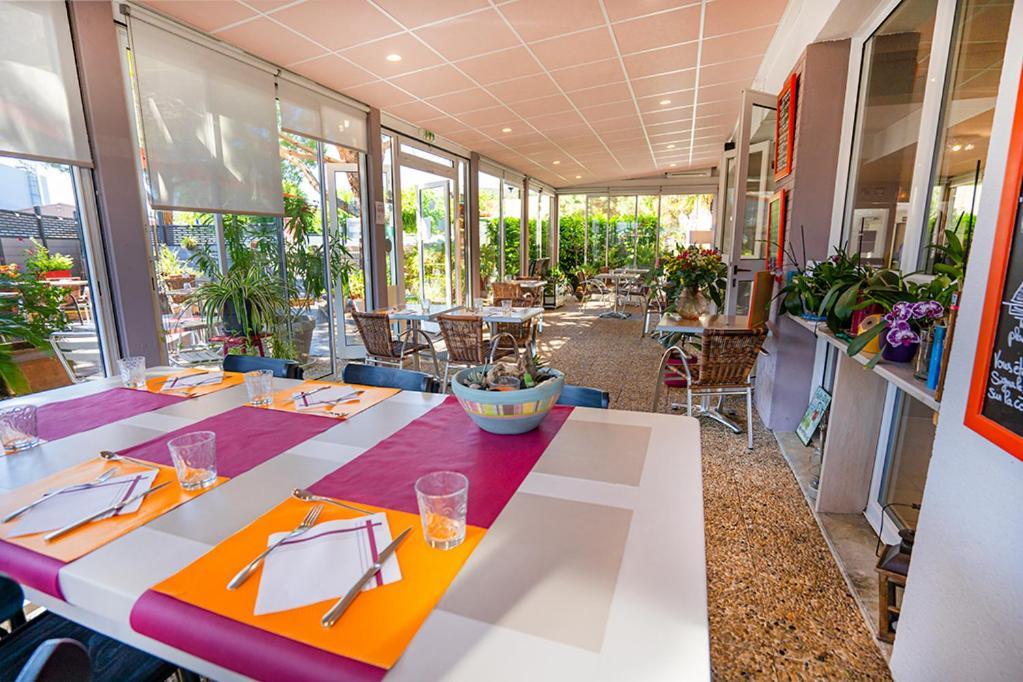 Logis Hotel- Hotel Restaurant Le Rialto Le Sequestre Buitenkant foto