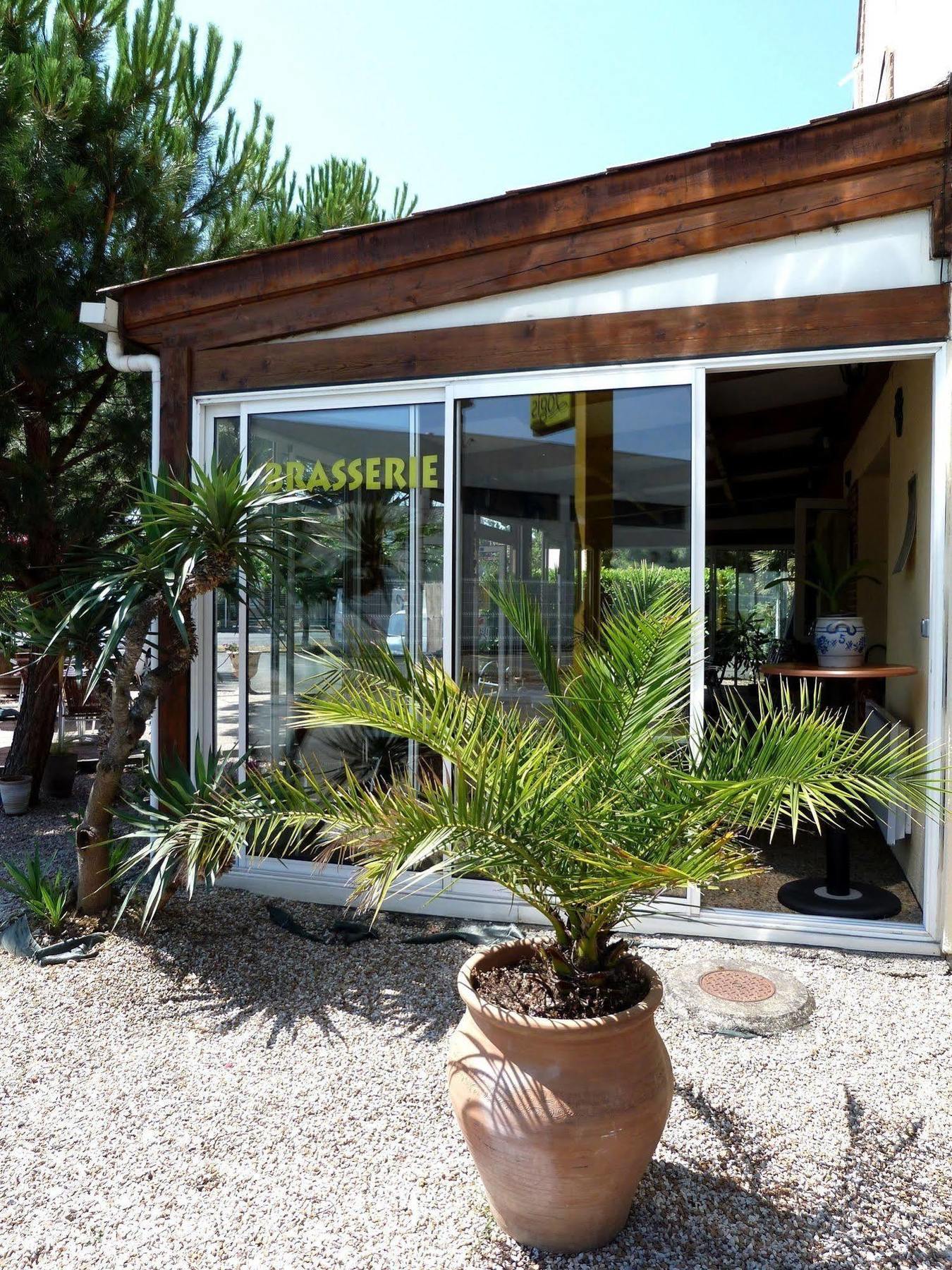 Logis Hotel- Hotel Restaurant Le Rialto Le Sequestre Buitenkant foto