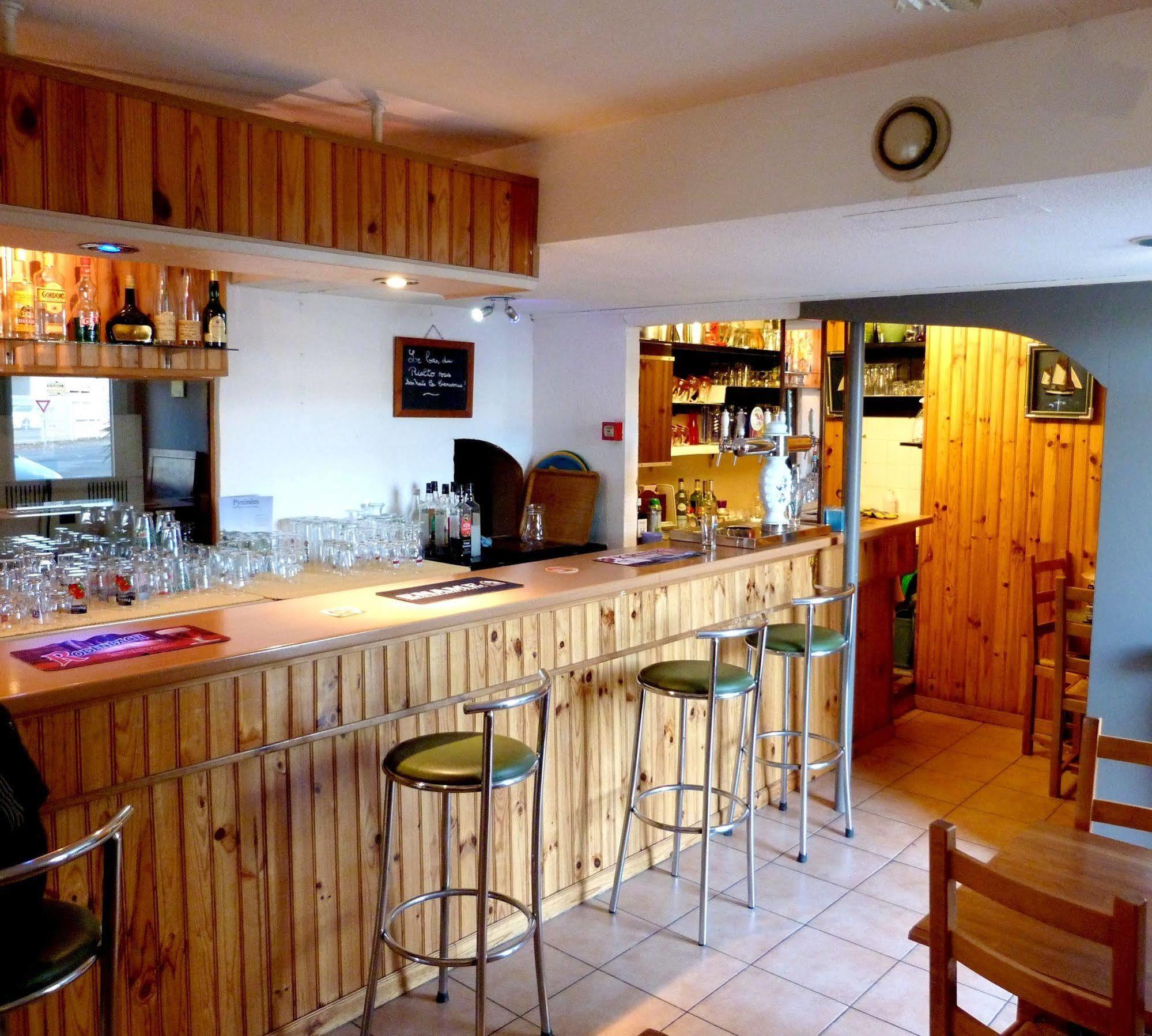 Logis Hotel- Hotel Restaurant Le Rialto Le Sequestre Buitenkant foto