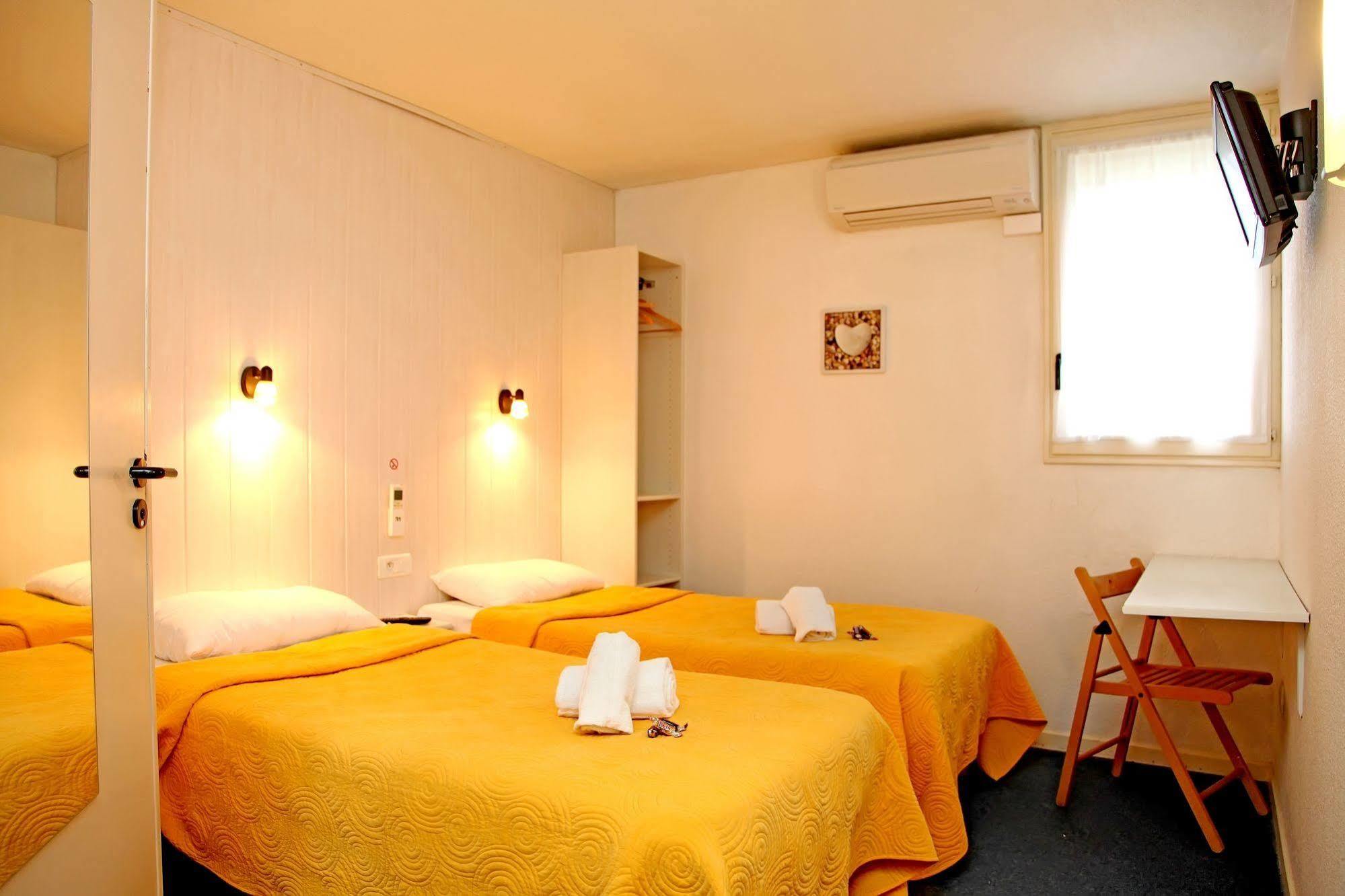 Logis Hotel- Hotel Restaurant Le Rialto Le Sequestre Buitenkant foto