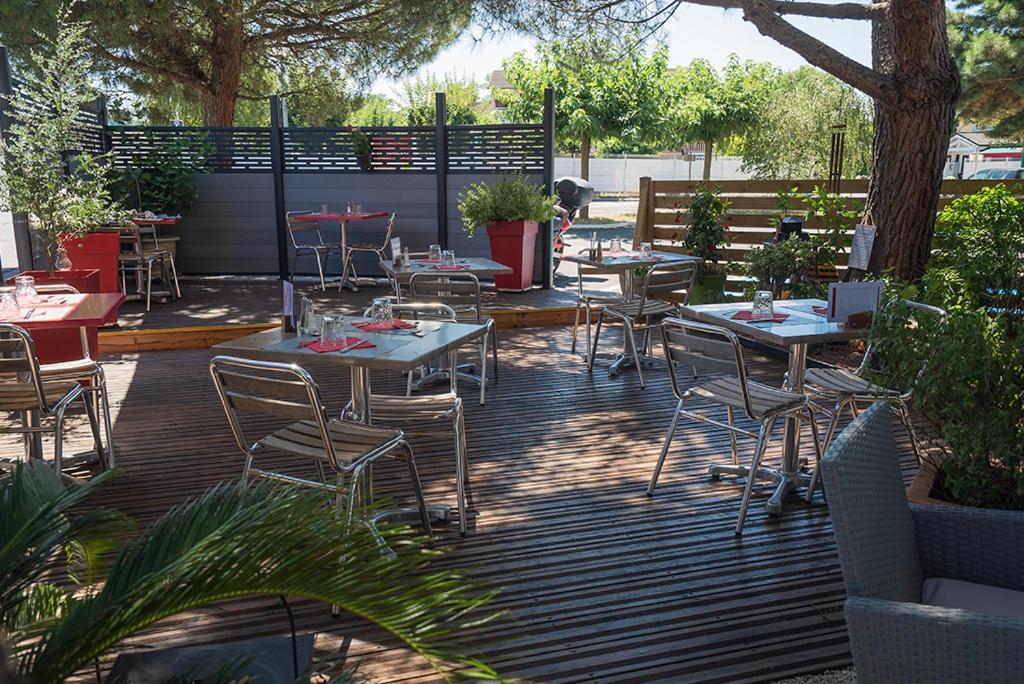 Logis Hotel- Hotel Restaurant Le Rialto Le Sequestre Buitenkant foto